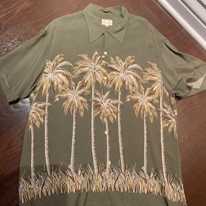 Men's woven printed Hawaiian short sleeves shirt